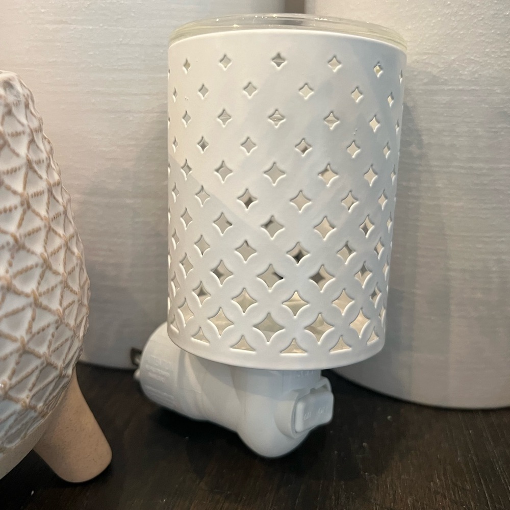 White Scentsy Plug-In Wax Warmer
